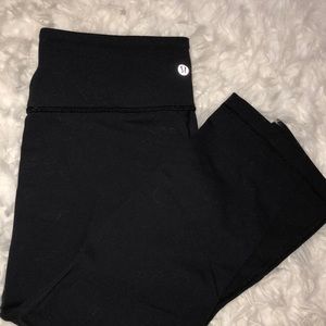 Black Lulu Lemon Cropped Leggings